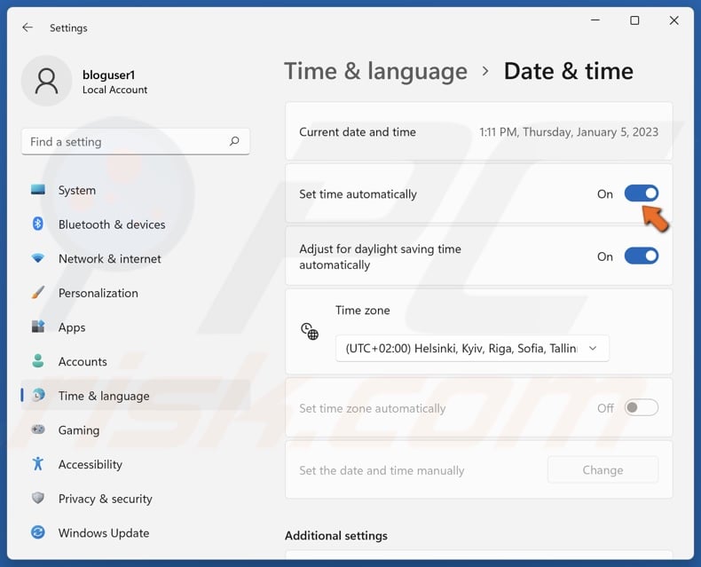 Toggle on Set time automatically