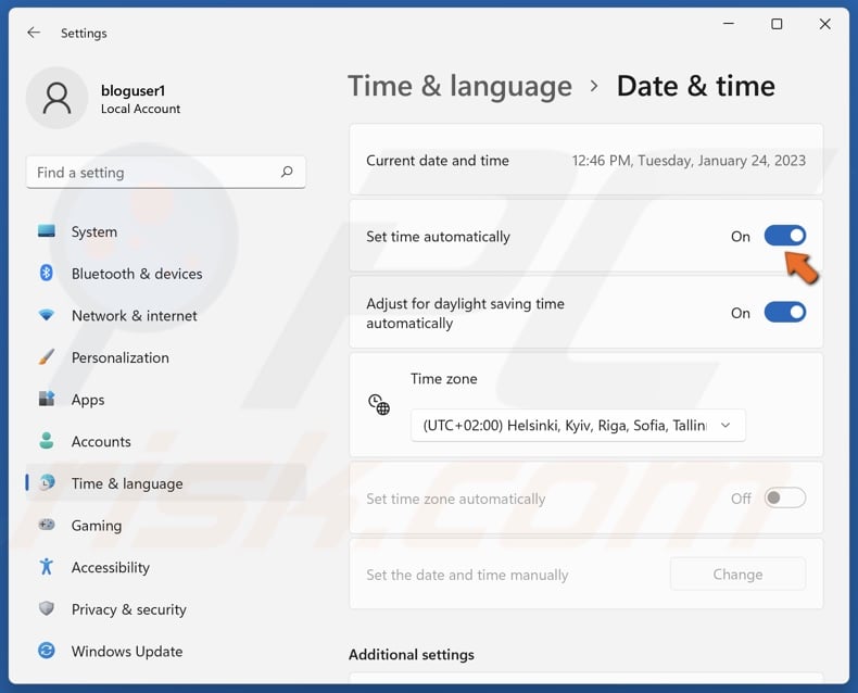 Toggle on Set time automatically