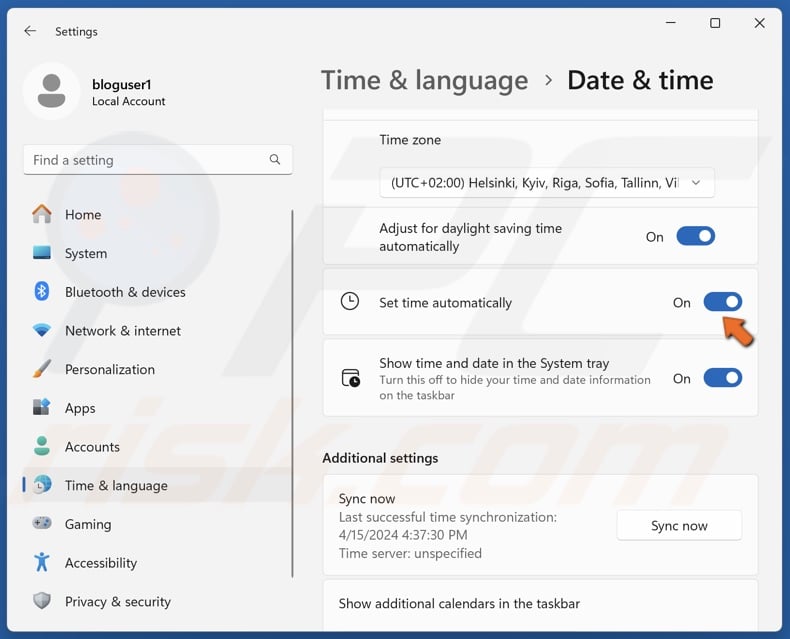 Toggle on the Set time automatically option